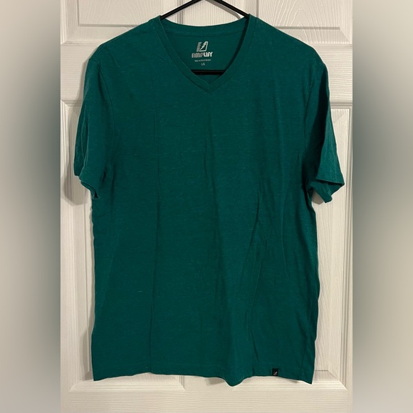 Amplify Women’s Short Sleeve Vneck Tshirt Size Large - Picture 1 of 15